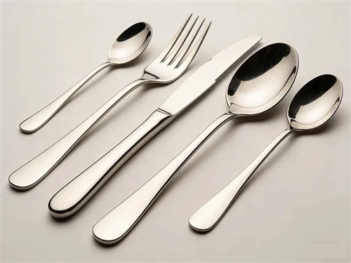 What is the difference between 13/0 and 18/10 stainless steel in flatware?