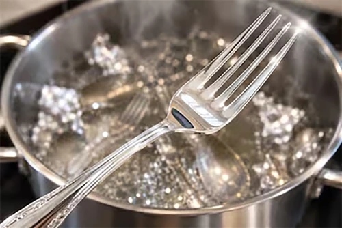 Which detergent is safe for stainless steel cutlery?